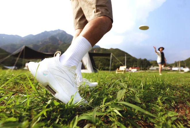 中欧体育官网从都市路跑到山间越野有安踏这双鞋就足够了(图8)