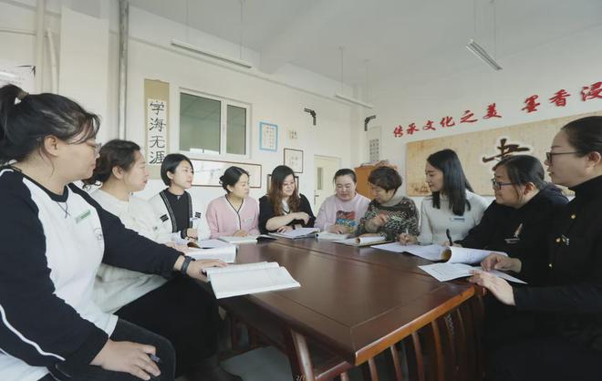 中欧体育官网包头市昆都仑区友谊大街第一小学民族团结进步创建工作成绩显著(图7)